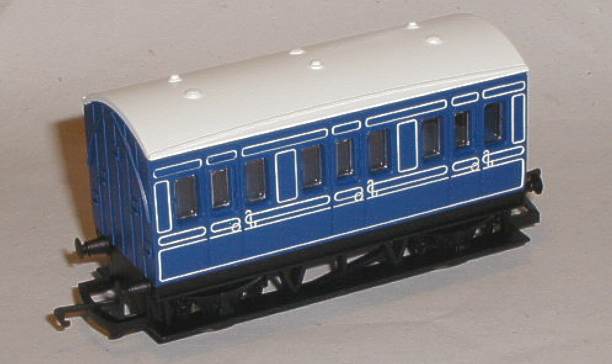 Hornby 4 wheel passenger coach in blue