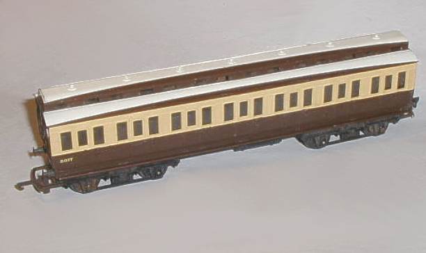 Hornby Tri-ang R332 Short Clerestory Coach GWR 5017