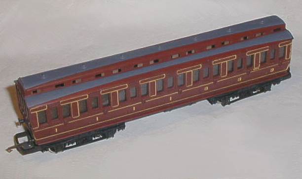 Hornby Tri-ang R384 Short Clerestory Coach LMS 4863