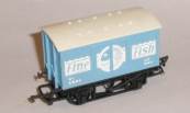 Hornby R013 Closed Van Fine Fish E81010