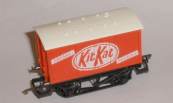 Hornby R722 Closed Van Kit Kat